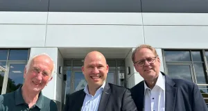 Claus Petersen besuchte gemeinsam mit Bernd Henke das ALDI Nord Zentrallager in Stelle. Von links: Bernd Henke, Dino Lo Giudice und Claus Petersen. Foto: SPD Stelle