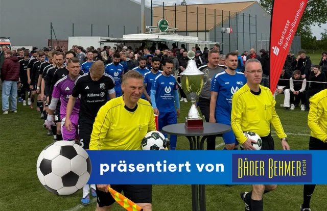 Die Teams laufen ein – am Ende war der Staffelkonkurrent aus Heidenau zu stark für den TSV Winsen. Foto: LAFU Die Teams laufen ein – am Ende war der Staffelkonkurrent aus Heidenau zu stark für den TSV Winsen. Foto: LAFU