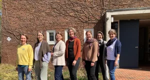 Viele Impulse für Fachkräfte zum Thema Sprachförderung gaben beim Fachtag (von links) Sophie Stenzel, Katja Grote, Janine Stebner-Pietruska, Susanne Kühn, Sina Grote, Lene Herbert und Saskia Freund. Foto: Landkreis Harburg