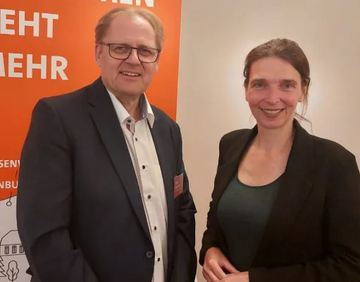 Svenja Stadler und Claus Petersen diskutierten im Ashäuser Hof mit Bürgern über die geplante Gesundheitsreform und den Ärztemangel im Landkreis. Foto: ein