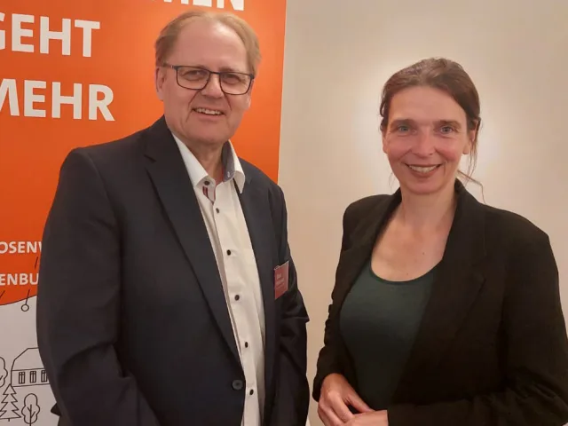 Svenja Stadler und Claus Petersen diskutierten im Ashäuser Hof mit Bürgern über die geplante Gesundheitsreform und den Ärztemangel im Landkreis. Foto: ein
