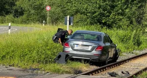 Die Osttangente in Winsen (Luhe) war nach dem Unfall für Bergungsarbeiten und die Unfallaufnahme gesperrt. Foto: Hamann