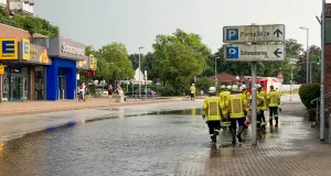 Gegen 16.30 Uhr brachte das Unwetter kräftigen Regen nach Winsen (Luhe) im Landkreis Harburg. Foto: JOTO