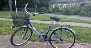 Das sichergestellte Rad der Marke Ikarus trägt einen Aufkleber der Firma Marcks auf dem hinteren Schutzblech. Foto: Polizeiinspektion Harburg