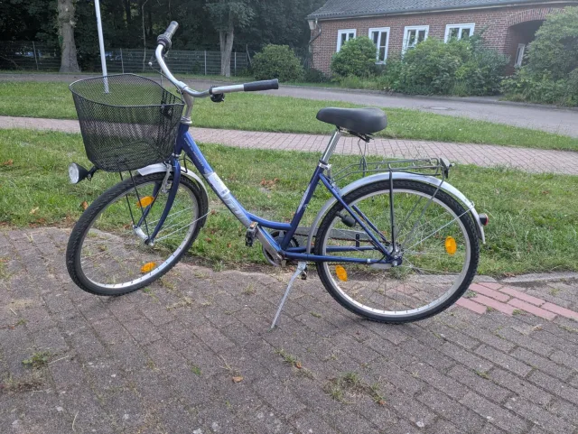 Das sichergestellte Rad der Marke Ikarus trägt einen Aufkleber der Firma Marcks auf dem hinteren Schutzblech. Foto: Polizeiinspektion Harburg