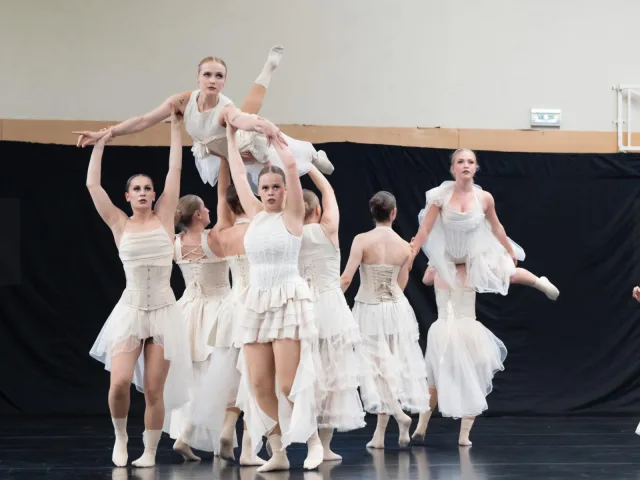 Auftritt der Tanzgruppe Saraswati in der 2. Bundesliga. Foto: Enrico Tschoepel
