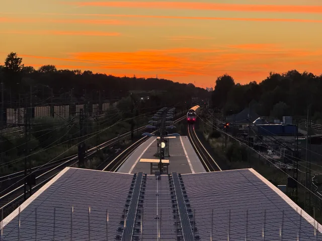 Bundesweit ist der Zugverkehr eingestellt. Wie hier am Bahnhof Meckelfeld geht nichts mehr. Foto: JOTO Bundesweit ist der Zugverkehr eingestellt. Wie hier am Bahnhof Meckelfeld geht nichts mehr. Foto: JOTO