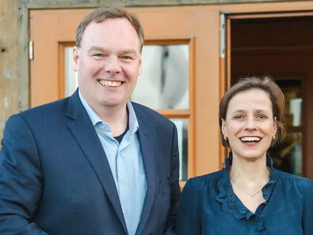 André Wiese und Dr. Cornell Babendererde haben sich gemeinsam für schnellere Verfahren im Deichbau stark gemacht. Foto: Niklas Hintze