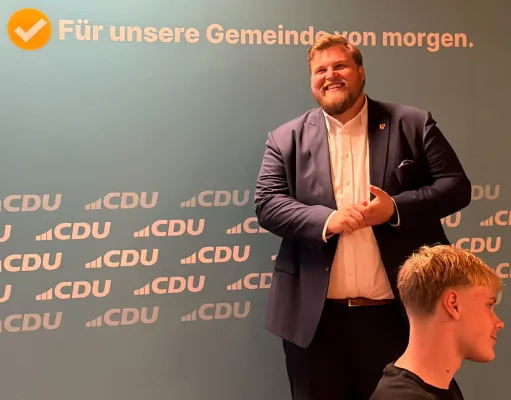 CDU-Kandidat gewinnt Bürgermeisterwahl in Stelle mit absoluter Mehrheit Jannik Stuhr (CDU) gewinnt die Bürgermeisterwahl in der Gemeinde Stelle. Foto: ein