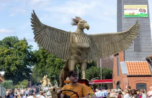 In Scharmbeck beginnt heute das 77. Erntefest mit 15 aufwändig gestalteten Motivwagen aus Weizenähren. Foto: Schnabel