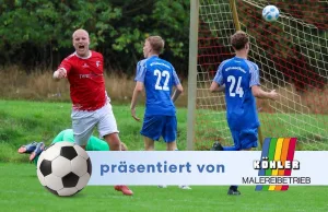 Finn Stracke erzielt hier das Tor des Tages. Bereits vergangene Woche erzielte der Offensivmann alle drei Steller Treffer. Foto: SinaE
