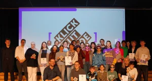 Die Preisträgerinnen und Preisträger von KLICK CUT CODE freuen sich über ihre Auszeichnungen. Foto: Landkreis Harburg