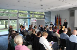 Landkreis Harburg: Besserer Busverkehr und neue E‑Scooter-Arbeitsgruppe geplant Beim vierten Netzwerktreffen Mobilität im Winsener Kreishaus tauschten sich 40 Vertreterinnen und Vertreter aus Kommunen und Kreisverwaltung über Bus- und Radverkehr sowie E-Scooter aus. Foto: Landkreis Harburg