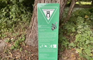 Neue Schilder sollen Besucher im Buchwedel sensibilisieren Neue Schilder am Buchwedel informieren Besucher über Verhaltensregeln im Landschaftsschutzgebiet. Foto: Landkreis Harburg